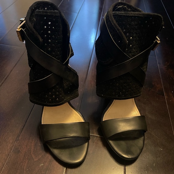 Brand New GUESS block heels - Picture 8 of 8